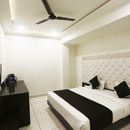 Oyo 18422 Central Grand Belanganj 外观 照片