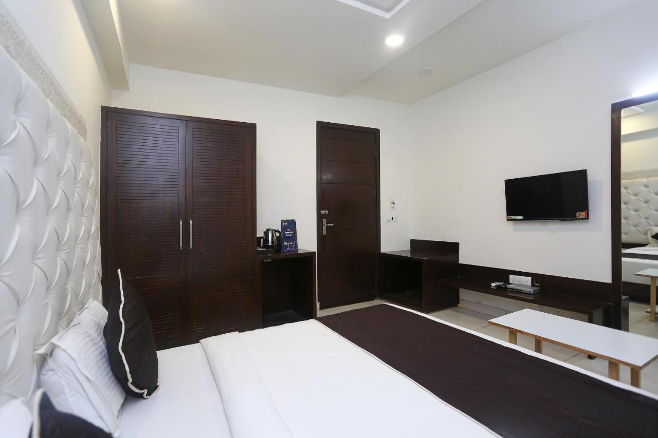 Oyo 18422 Central Grand Belanganj 外观 照片
