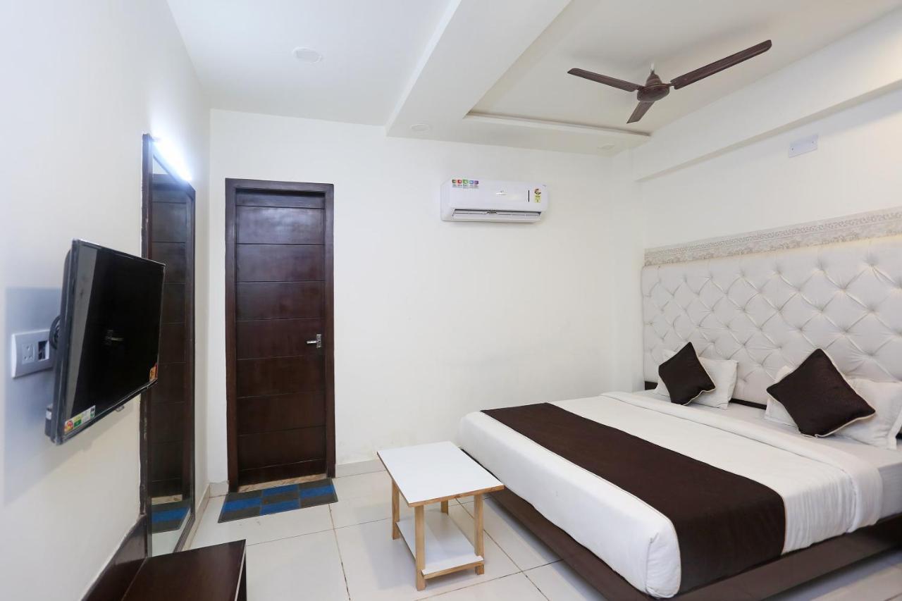 Oyo 18422 Central Grand Belanganj 外观 照片