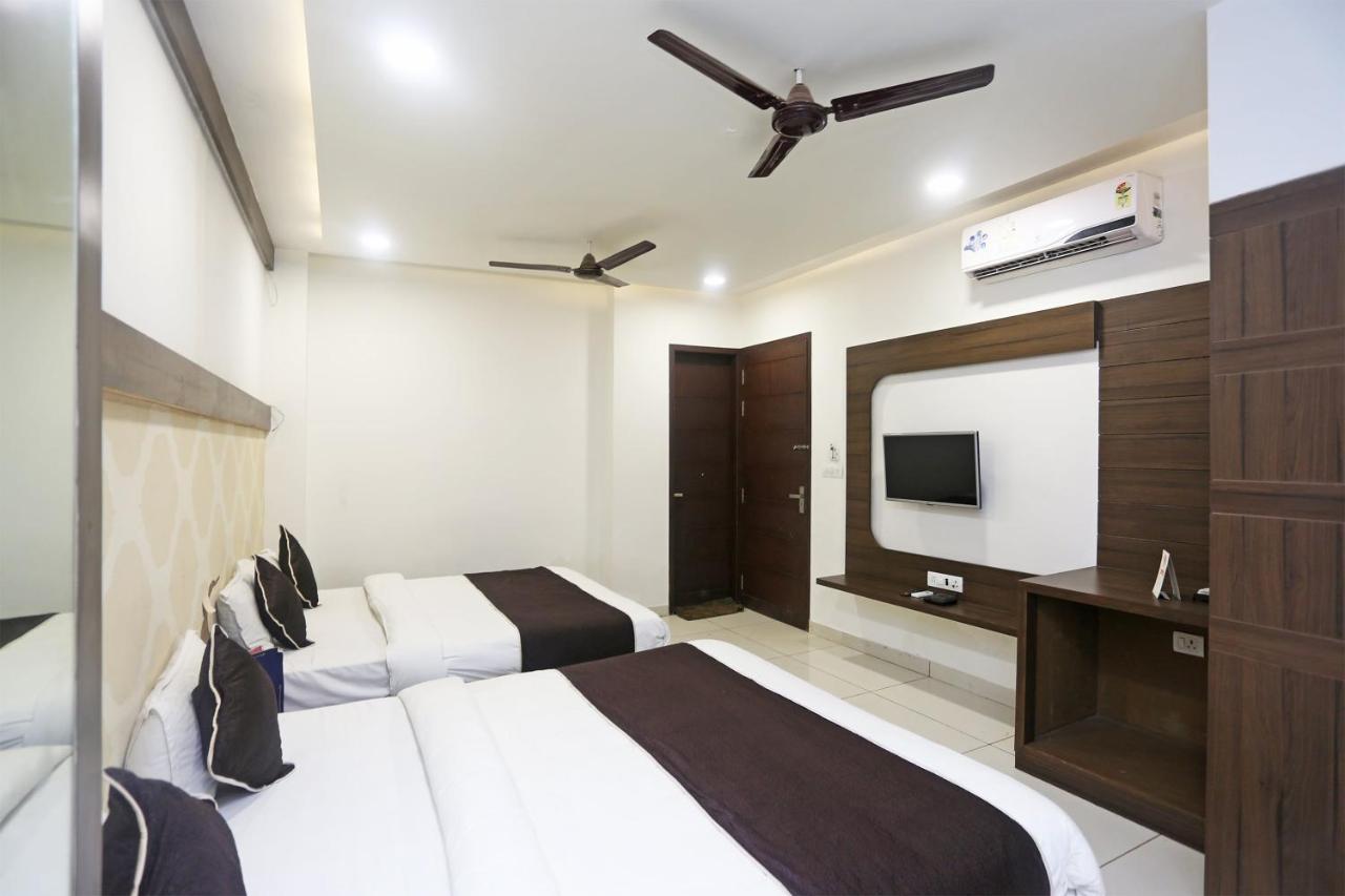 Oyo 18422 Central Grand Belanganj 外观 照片