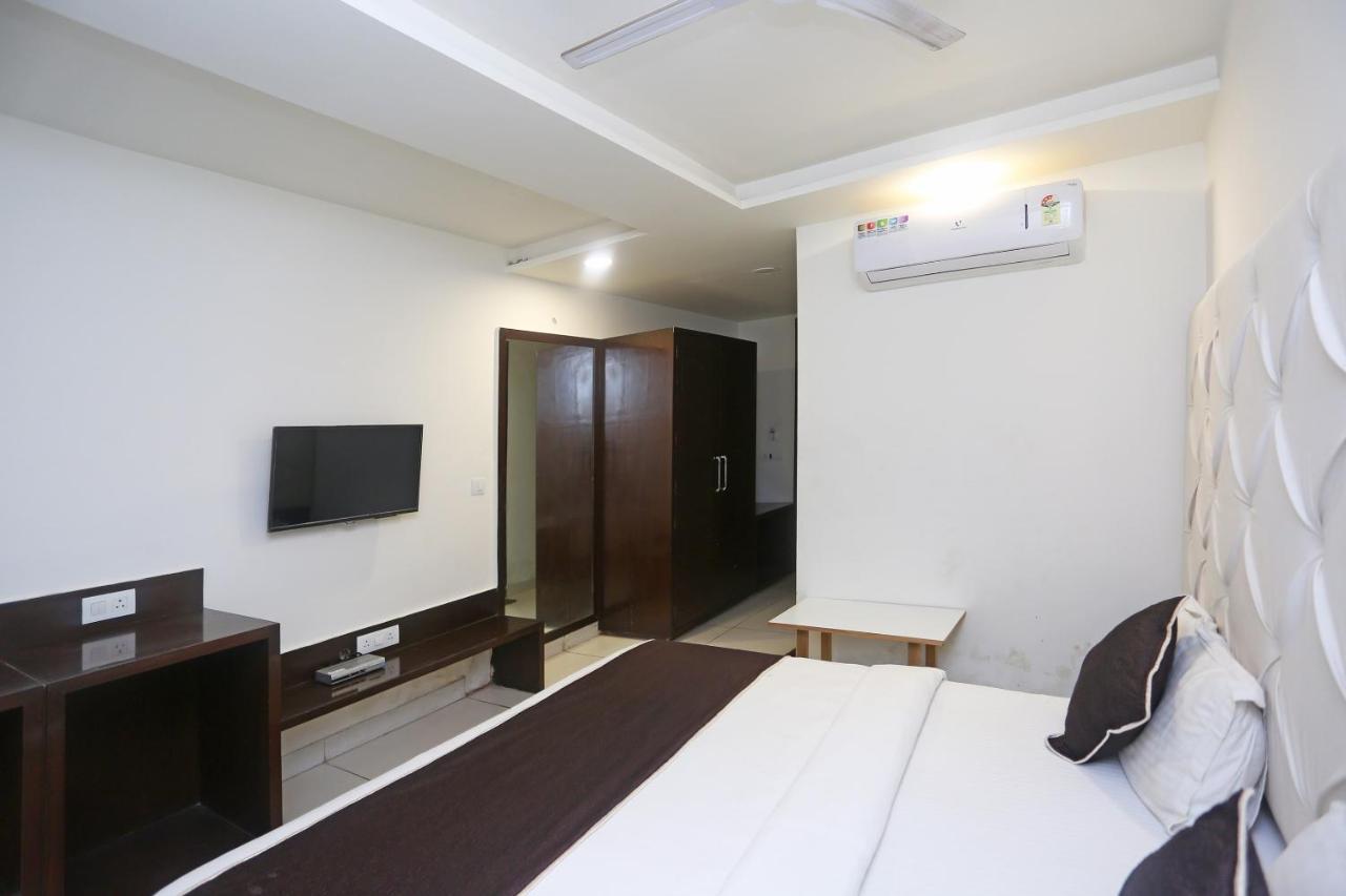 Oyo 18422 Central Grand Belanganj 外观 照片