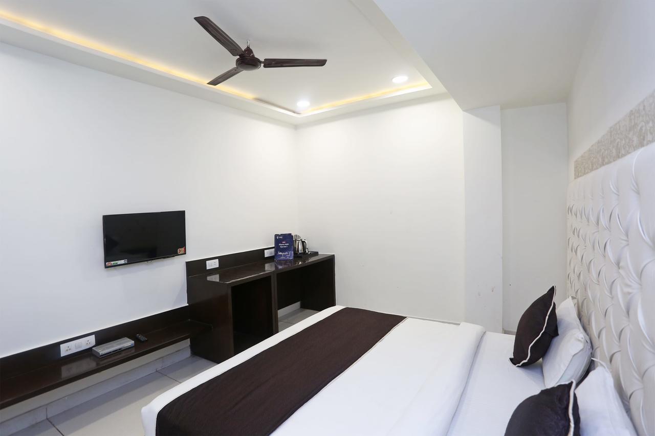 Oyo 18422 Central Grand Belanganj 外观 照片