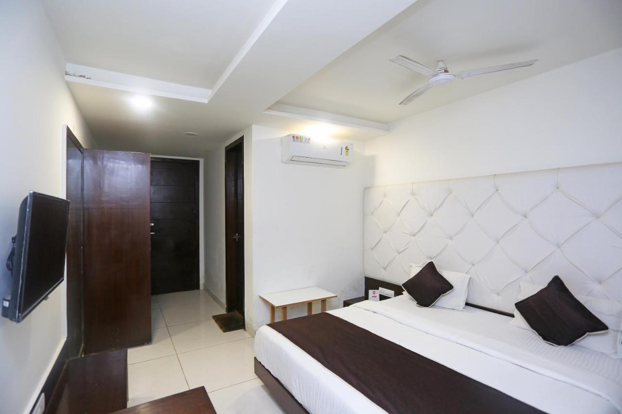 Oyo 18422 Central Grand Belanganj 外观 照片
