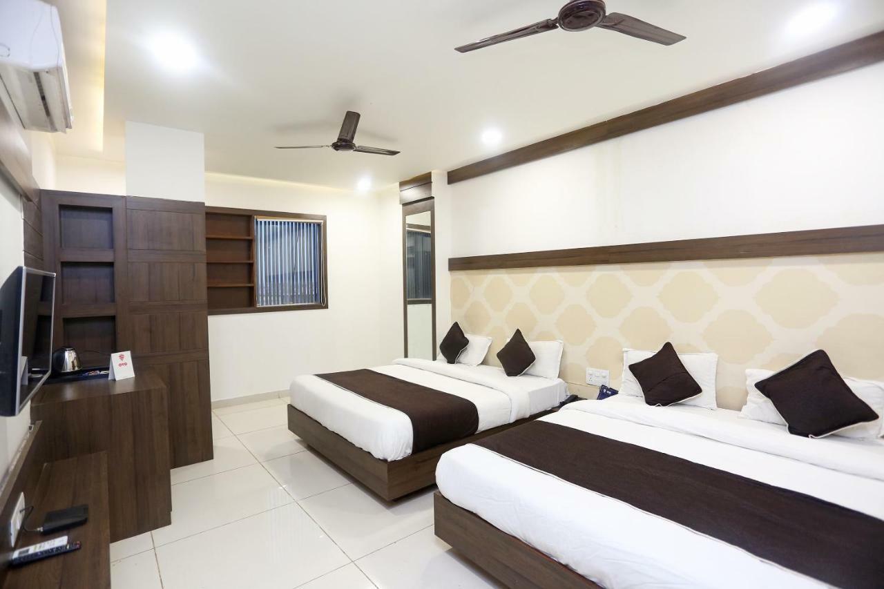 Oyo 18422 Central Grand Belanganj 外观 照片