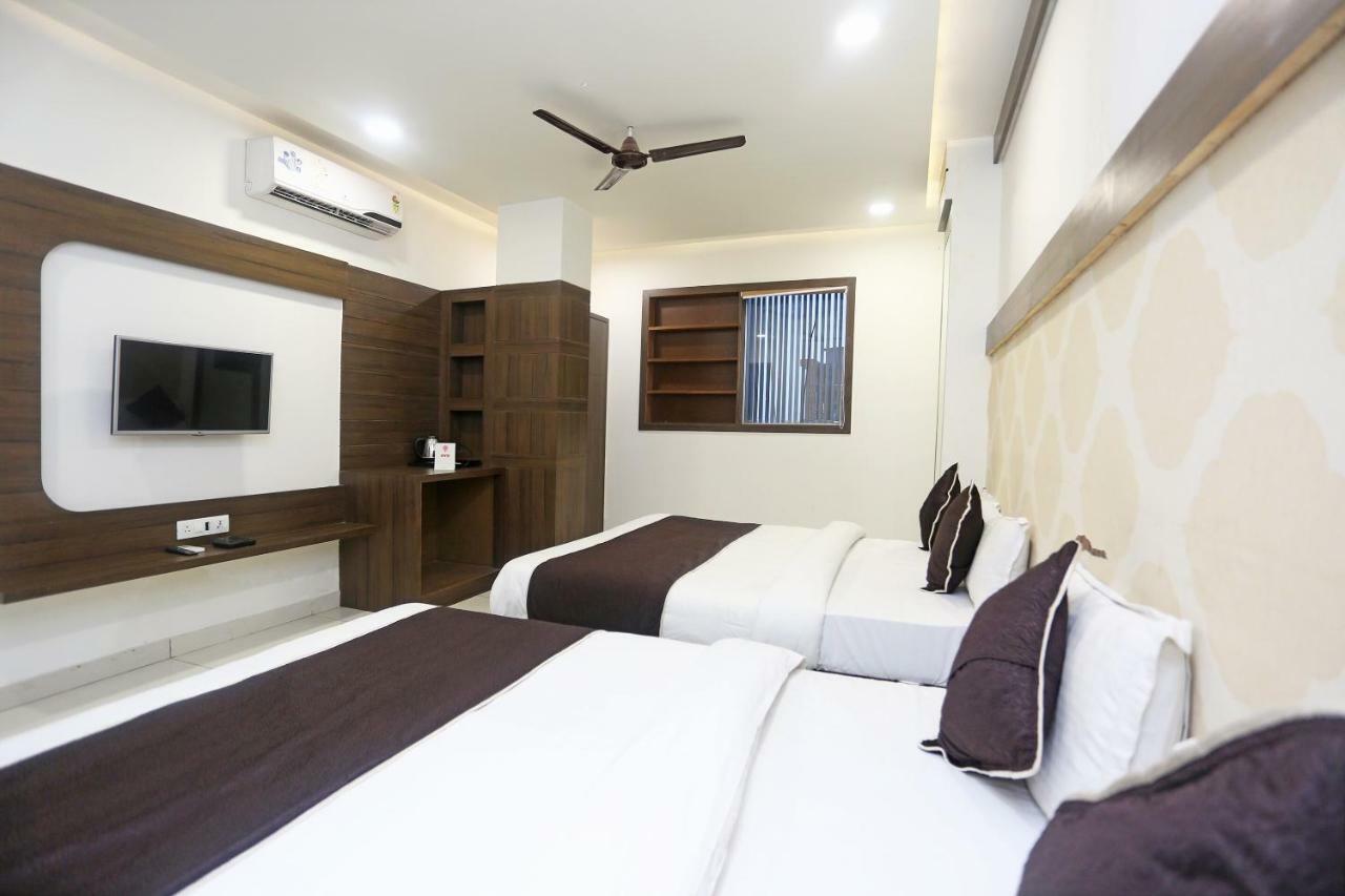 Oyo 18422 Central Grand Belanganj 外观 照片