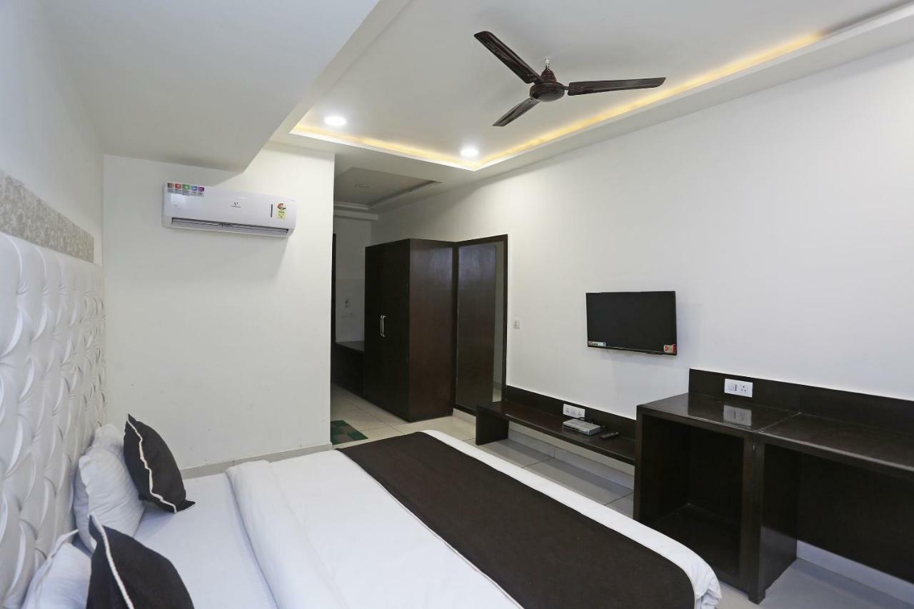 Oyo 18422 Central Grand Belanganj 外观 照片